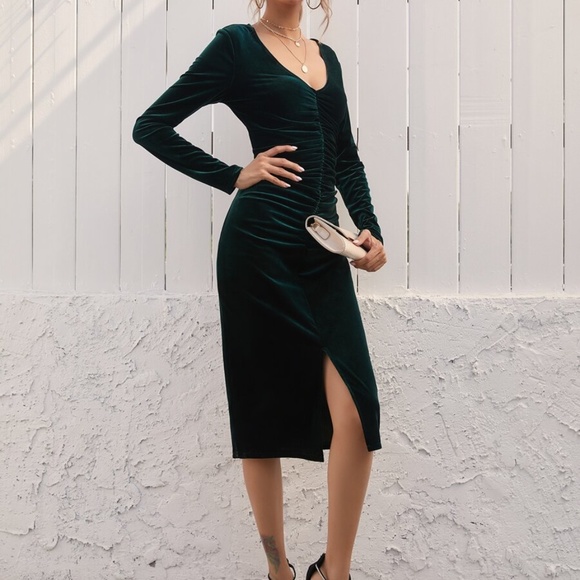 emerald green v neck long sleeve velvet dress - Picture 2 of 6